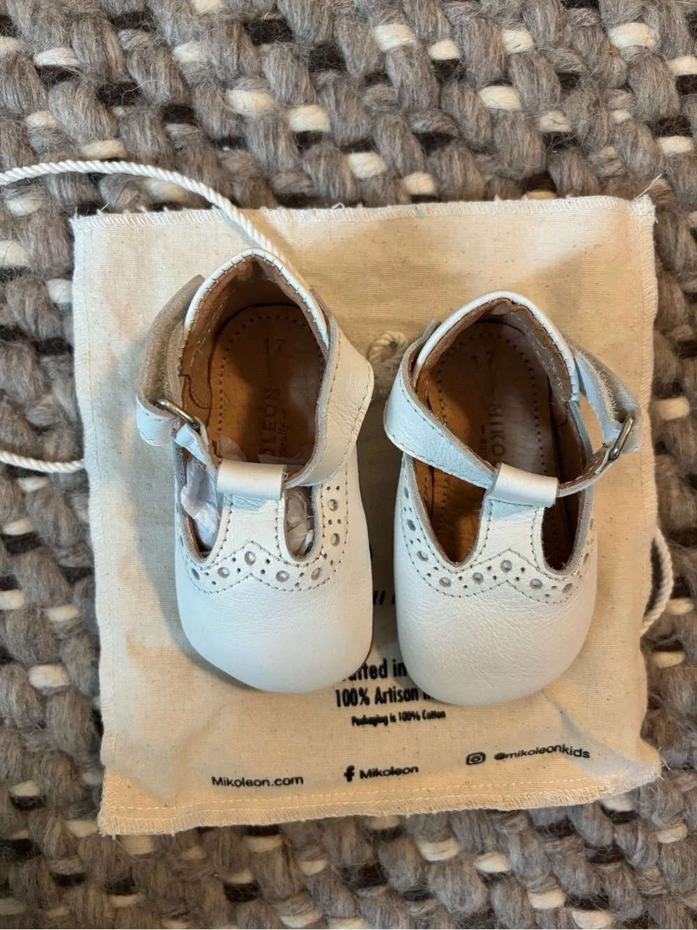 Mikoleon- Mary Jane White Leather Baby Shoes - Picture 4 of 4